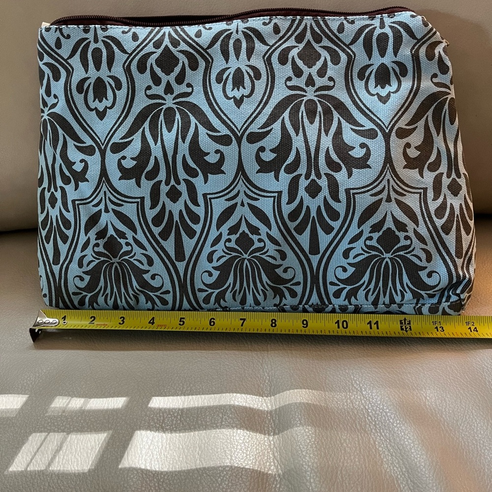NWOT! Lulu Dharma zippered iPad or laptop bag